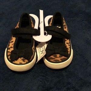 Girls cheetah print slip on/flat. Size 6